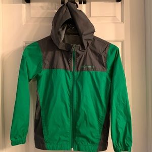 Columbia kids rain jacket size 8 in like new condition. No tears rips stains.